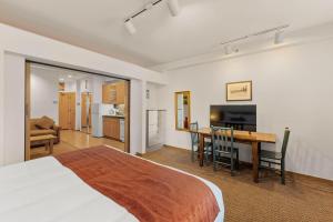 Palisades Tahoe Lodge Rentals Studio #144