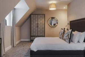 2BR Luxury Penthouse, Cinema Room, Private Parking