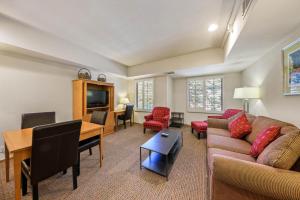 Palisades Tahoe Lodge Rentals Studio #203