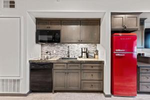 Palisades Tahoe Lodge Rentals Studio #117