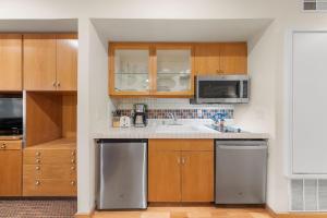 Palisades Tahoe Lodge Rentals Studio #118