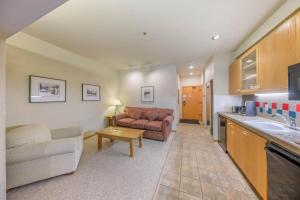 Palisades Tahoe Lodge Rentals Studio #148