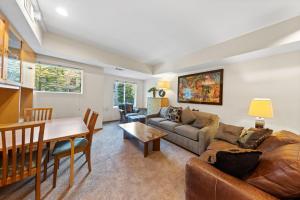 Palisades Tahoe Lodge Rentals Studio #232
