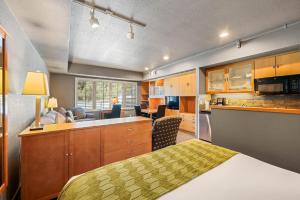 Palisades Tahoe Lodge Rentals Studio #225