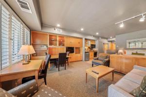 Palisades Tahoe Lodge Rentals Studio #225