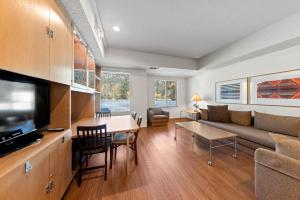 Palisades Tahoe Lodge Rentals Studio #229