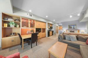 Palisades Tahoe Lodge Rentals Studio #238
