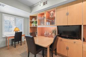 Palisades Tahoe Lodge Rentals Studio #238