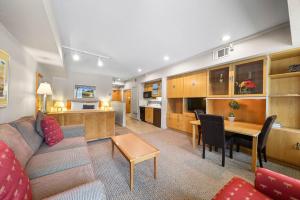 Palisades Tahoe Lodge Rentals Studio #237