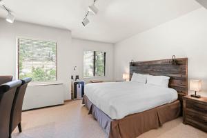 Palisades Tahoe Lodge Rentals Studio #249