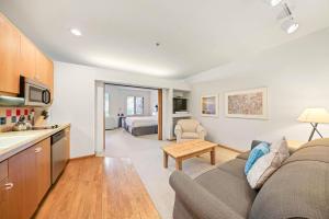Palisades Tahoe Lodge Rentals Studio #249