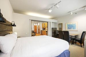 Palisades Tahoe Lodge Rentals Studio #249