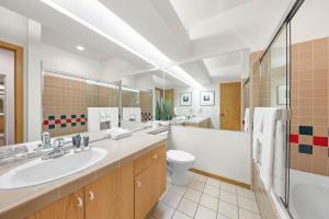 Palisades Tahoe Lodge Rentals Studio #254