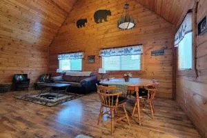 The Grizzly Den Cabin Warrens WI - بلاك ريفير فولز