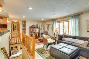 Charming Savage Home with Yard 18 Mi to Minneapolis - Savage