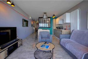 Flat design with SEA view promenade des anglais