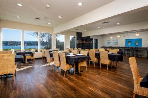 Waldport Bayfront Hotel & Restaurant