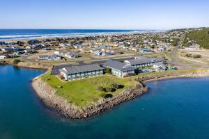 Waldport Bayfront Hotel & Restaurant