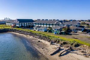 Waldport Bayfront Hotel & Restaurant