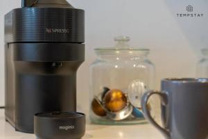 Modern 2 Bed Apartment - Allocated Parking - By Tempstay