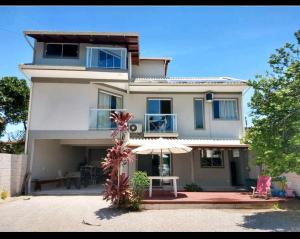 Linda casa triplex 50 metros do mar