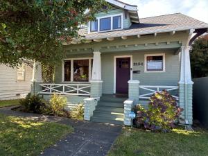 *Boho Bungalow-King-Backyard-Full Kitchen-W/D* - 4hvězdičkové hotely ve městě Eureka