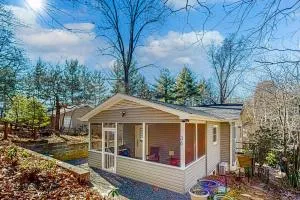 Camak Guesthouse - Upper Unit - Lake Junaluska