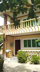 HMC GUESTHOUSE -Malapascua Island Air-conditioned Room #1