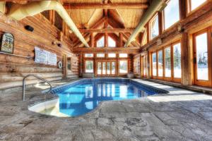 Chalet Blue Jay Spa at Fiddlers Lake