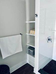 The Hive 101 King Suite Pet Friendly