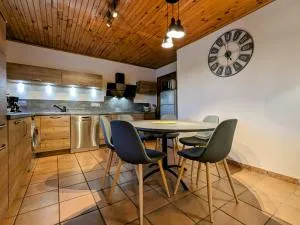 Gîte avec terrasse privative et jardin fleuri à Saugues, tout inclus - FR-1-582-90 - Cubelles