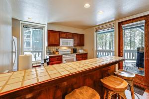 Meadow Creek Golf Resort Condo Skiing and Lake Life