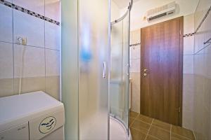 Apartments by the sea Postira, Brac - 22195