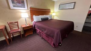 King Room room in Economy Inn