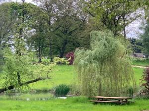 Private 2 Bedroom Apartment at Woodland Retreat