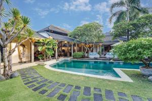 Villa Cinta Damai - Stunning & Stylish 4BR Luxury Villa in the Heart of Seminyak, Just a 10-Min Walk to the Beach