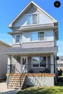 Harbour landing home with 2 living rooms, King bed and 2 car garage - Regina
