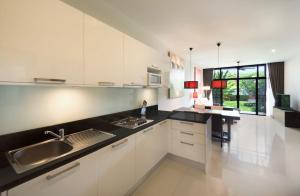 Вилла с бассейном на Най Харн, 2 спальни G3