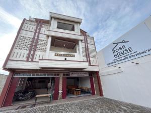RedDoorz at Rose House Simpang Pemda Medan Selayan