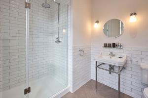 Arlington House Hotel - Self Check-In Suites