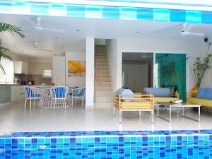 Beachside 3-Bedroom Townhouse w Private Pool at 70 Meters from Beach