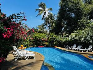 Beachside 3-Bedroom Townhouse w Private Pool at 70 Meters from Beach