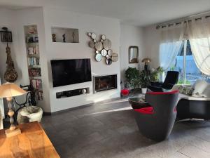 villa avec piscine privé ,plages à 7 min ,5km