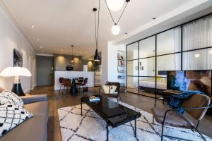 BEACHVIEW KEYWEEK Beachfront Renovated Apartment with Parking in Biarritz