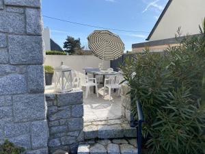 Villas 758 - Charmante maison en pierre, a quelques minutes des plages du Guen et du centre d'Erquy : photos des chambres