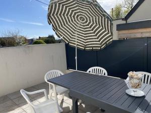 Villas 758 - Charmante maison en pierre, a quelques minutes des plages du Guen et du centre d'Erquy : photos des chambres