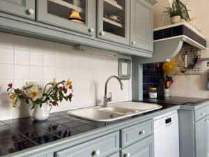 Villas 758 - Charmante maison en pierre, a quelques minutes des plages du Guen et du centre d'Erquy : photos des chambres