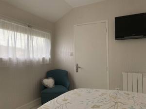 Villas 758 - Charmante maison en pierre, a quelques minutes des plages du Guen et du centre d'Erquy : photos des chambres