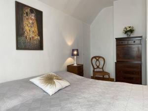 Villas 758 - Charmante maison en pierre, a quelques minutes des plages du Guen et du centre d'Erquy : photos des chambres