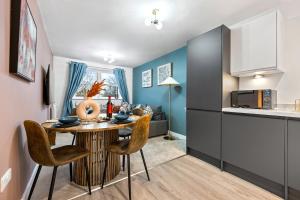 1-Bedroom Luxurious, City Centre, Chic & Stunning Apartment in Southampton, Sleeps 4 - by Blue Puffin Stays